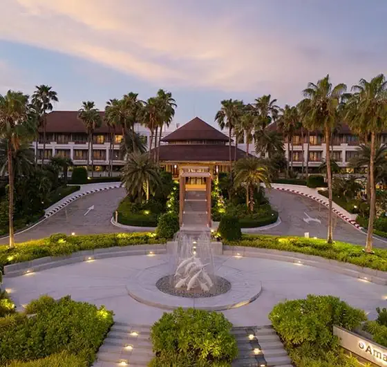 Pool and main building of Amari Bangsaen