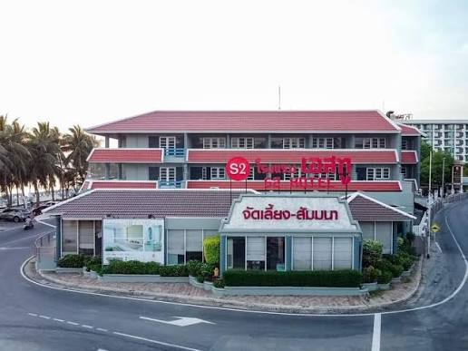 S2 Hotel Bangsaen seen from Bangsaen Sai 1 Road